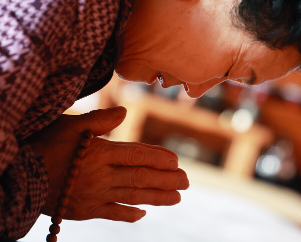 ‘손자’ 고득점 ‘기도’ 하는 모습 (사진=함양군 제공)