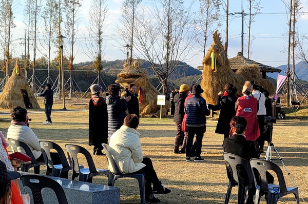 지난 19일 밀양 수산제역사공원에서 개최된 2023 수산제 농경문화축제 전경(사진=밀양시 제공)