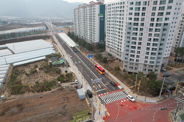  나노교 연결 도시계획도로 삼문동 구간 전경(사진=밀양시 제공)